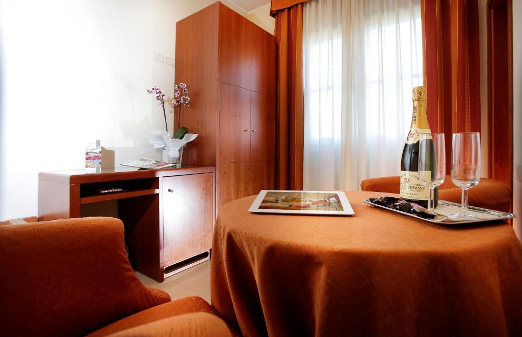 Hotel Michelangelo Terranuova Bracciolini Chambre photo